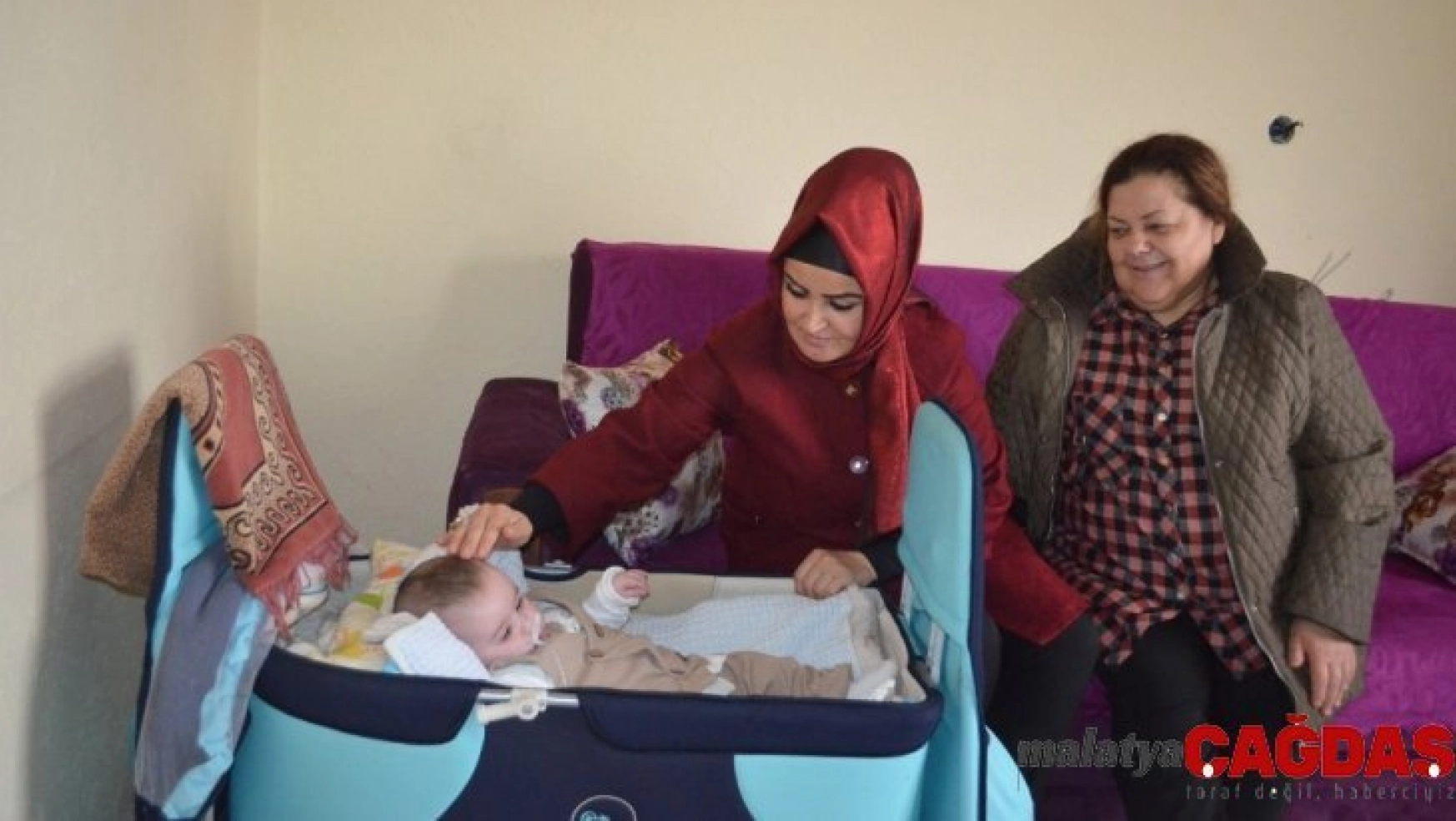 İlçe Sağlık Müdürü Anteplioğlu yardım bekleyen aileyi ziyaret etti