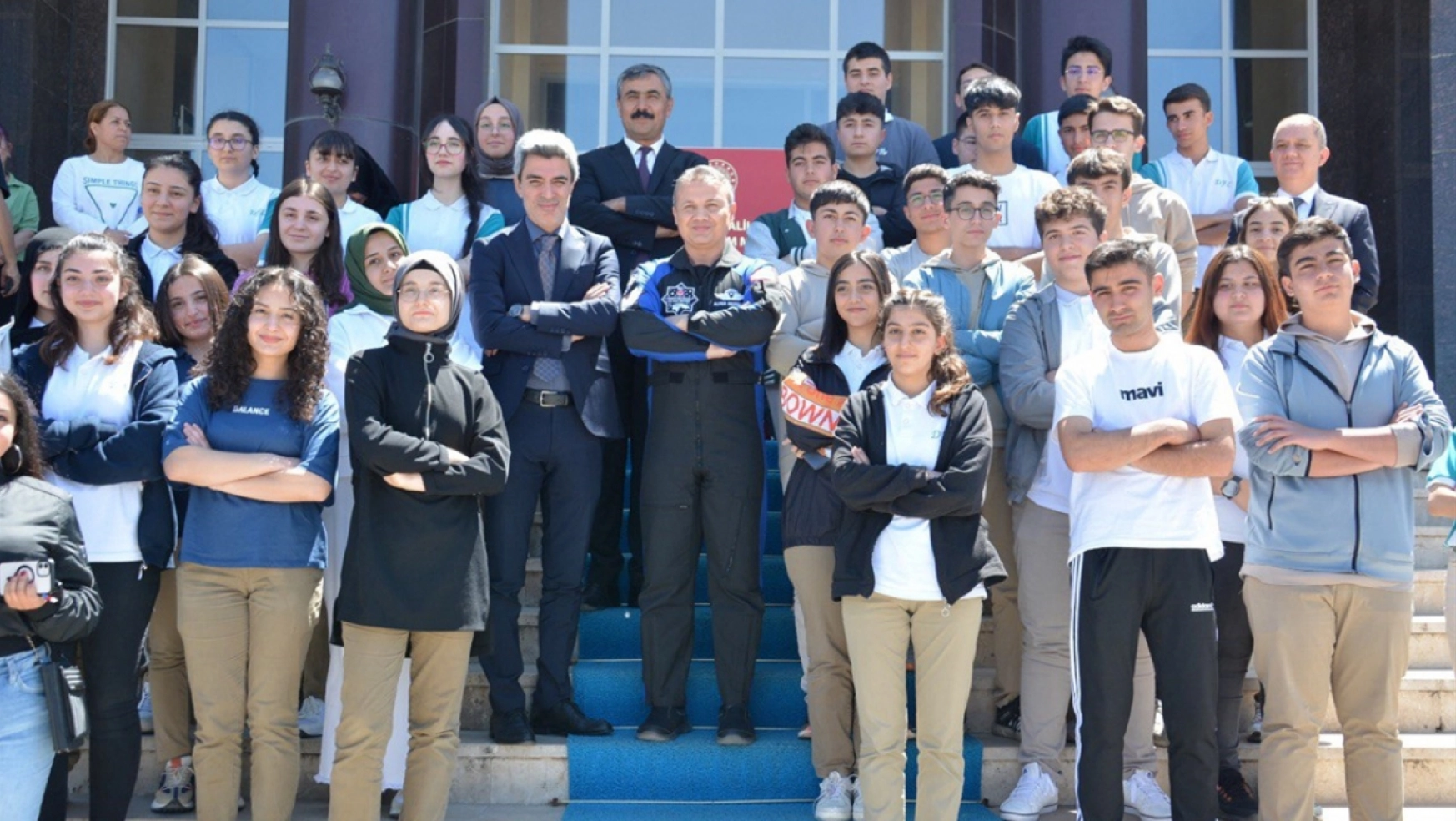 İlk Astronotu Gezeravcı, Malatya'da öğrencilerle buluştu: