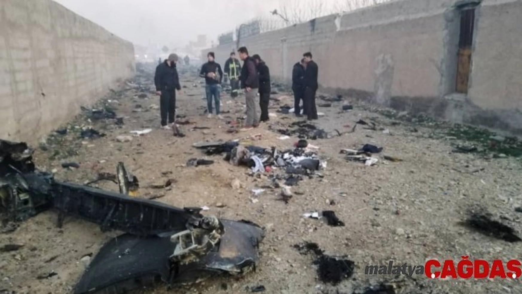 İran'da düşen uçaktaki tüm yolcu ve mürettebat öldü