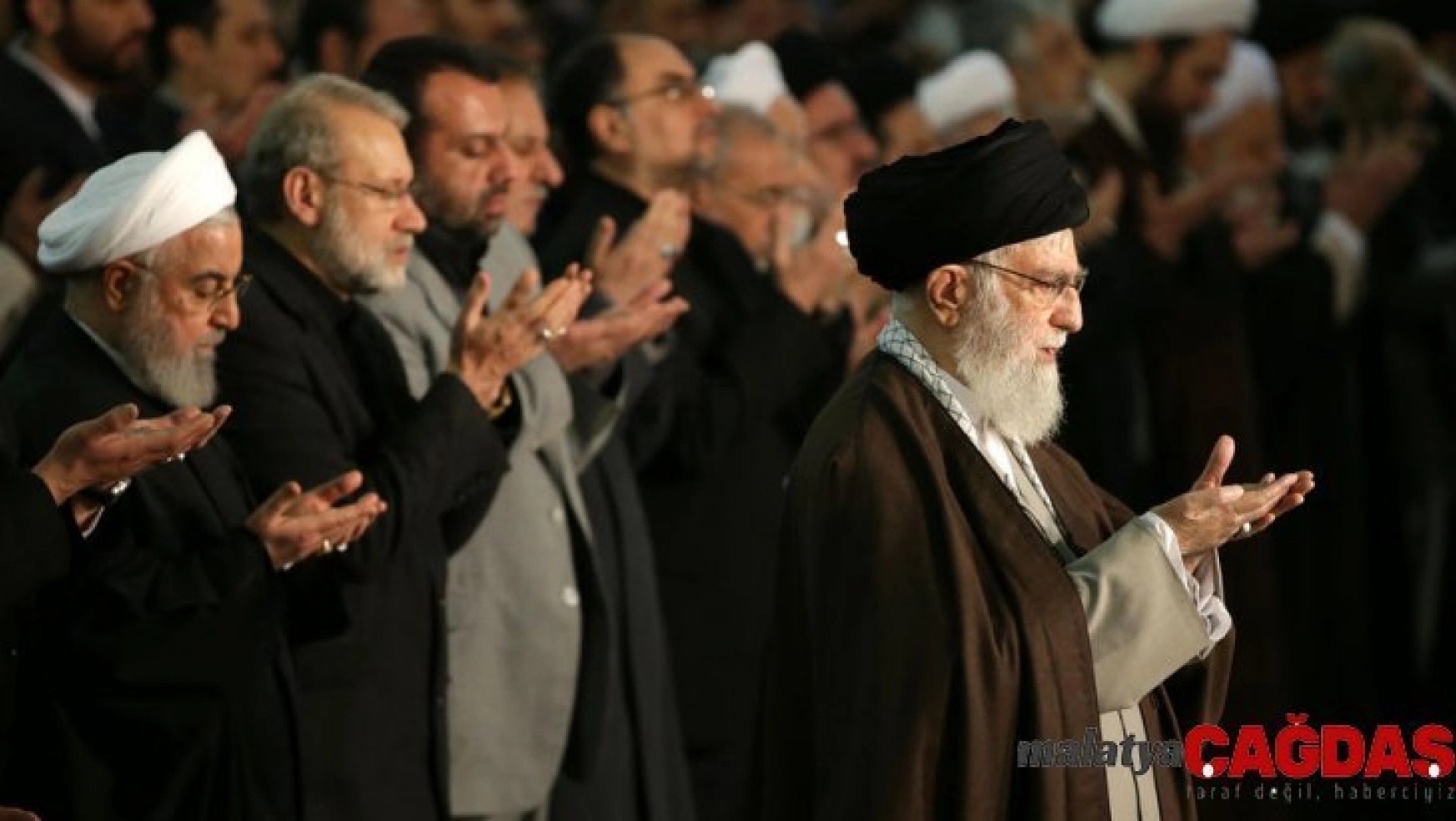 İran dini lideri Hamaney 8 yıl aradan sonra cuma namazı kıldırdı