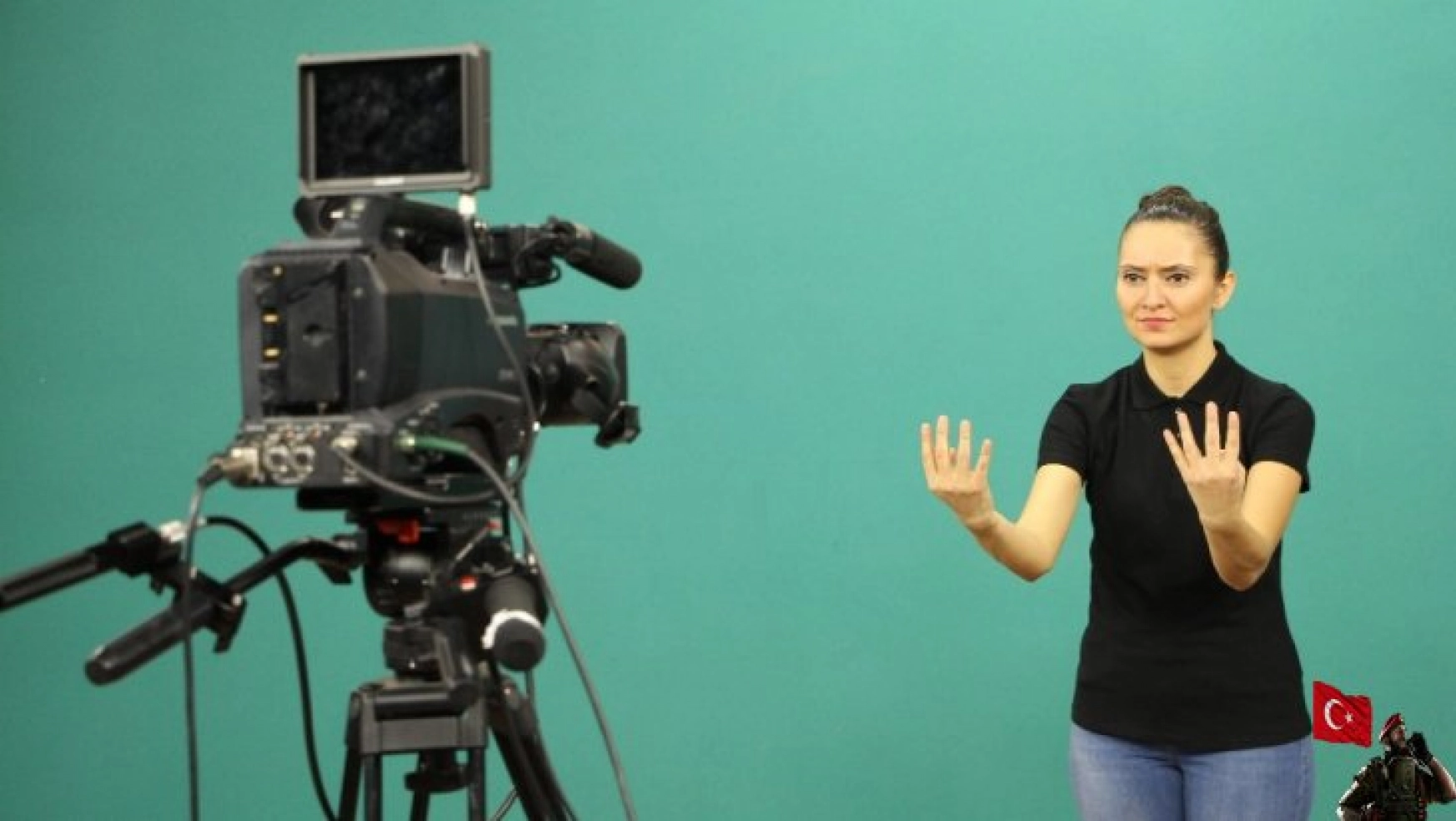 İşitme engelliler 'Türk İşaret Dili Kitabı' için kamera karşısına geçti