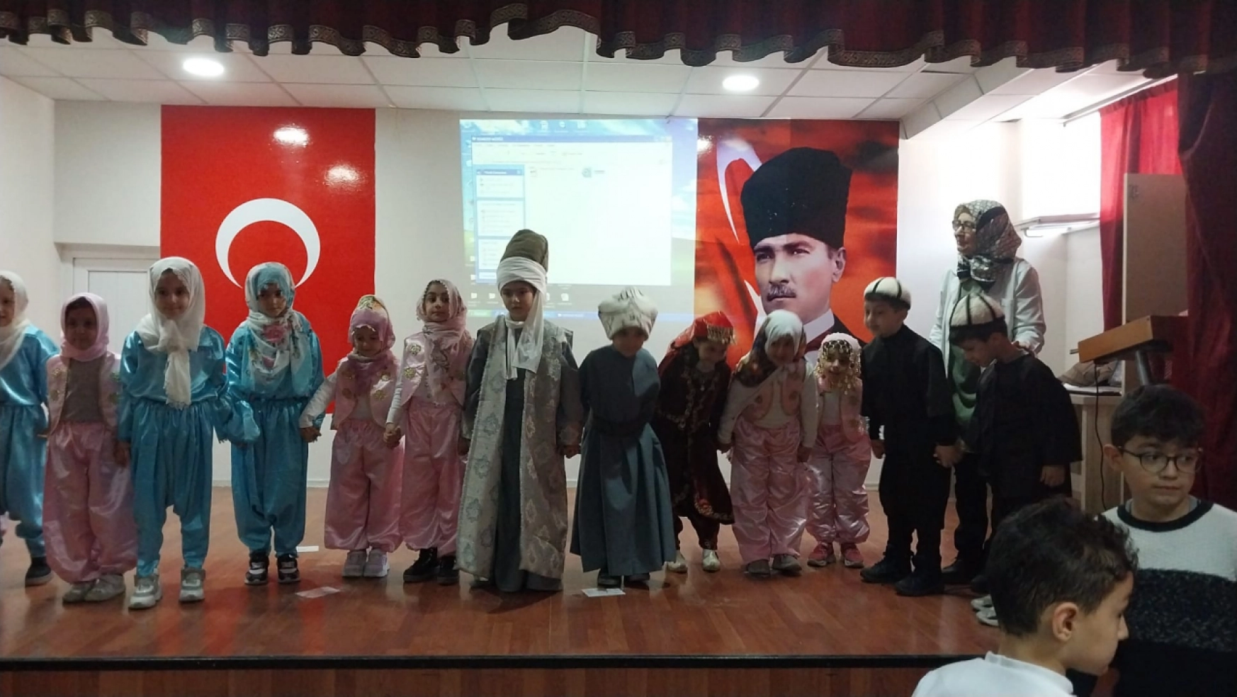 İsmet Paşa İlkokulu 1-B Sınıfı Mevlana'yı Anma Haftasında Yüreklere Dokundu