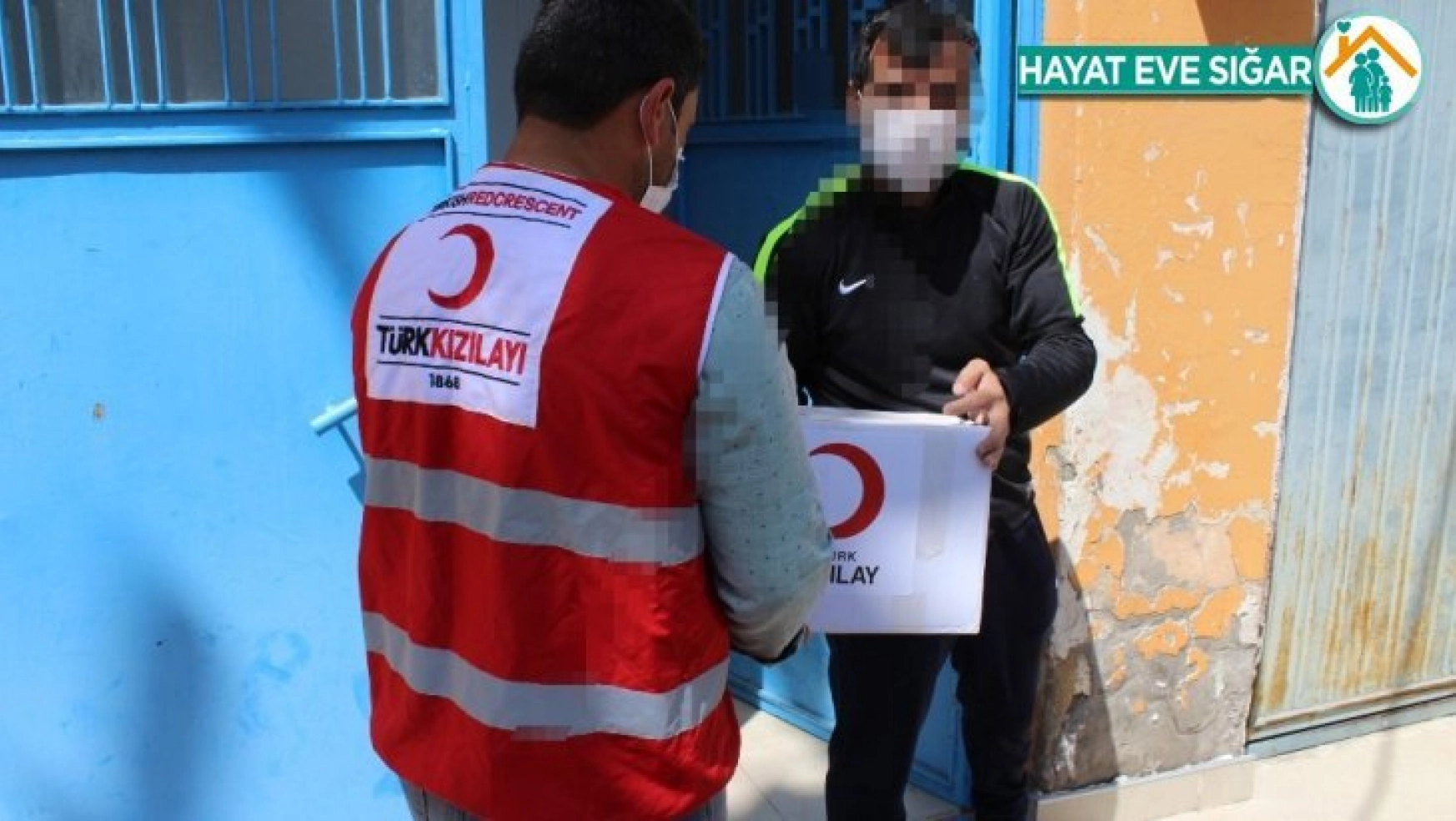 İşsiz kalan ve yardıma muhtaç kişilere Türk Kızılay'ı el uzattı