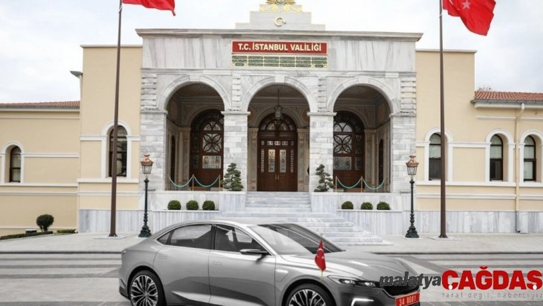 İstanbul Valisi Yerlikaya'dan yerli ve milli otomobil paylaşımı
