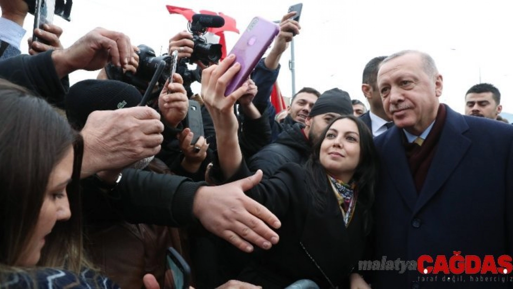 İsviçre'deki Türk vatandaşlarından Erdoğan'a coşkulu karşılama
