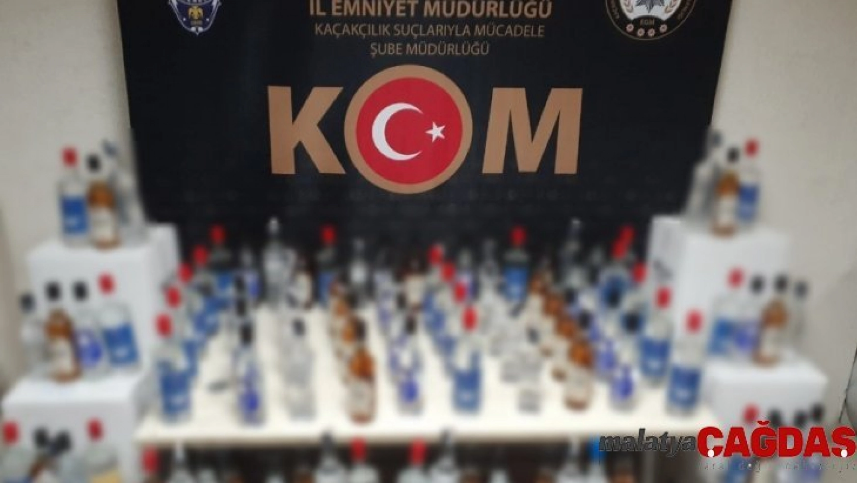 İzmir'de bin 406 şişe sahte içki ele geçirildi