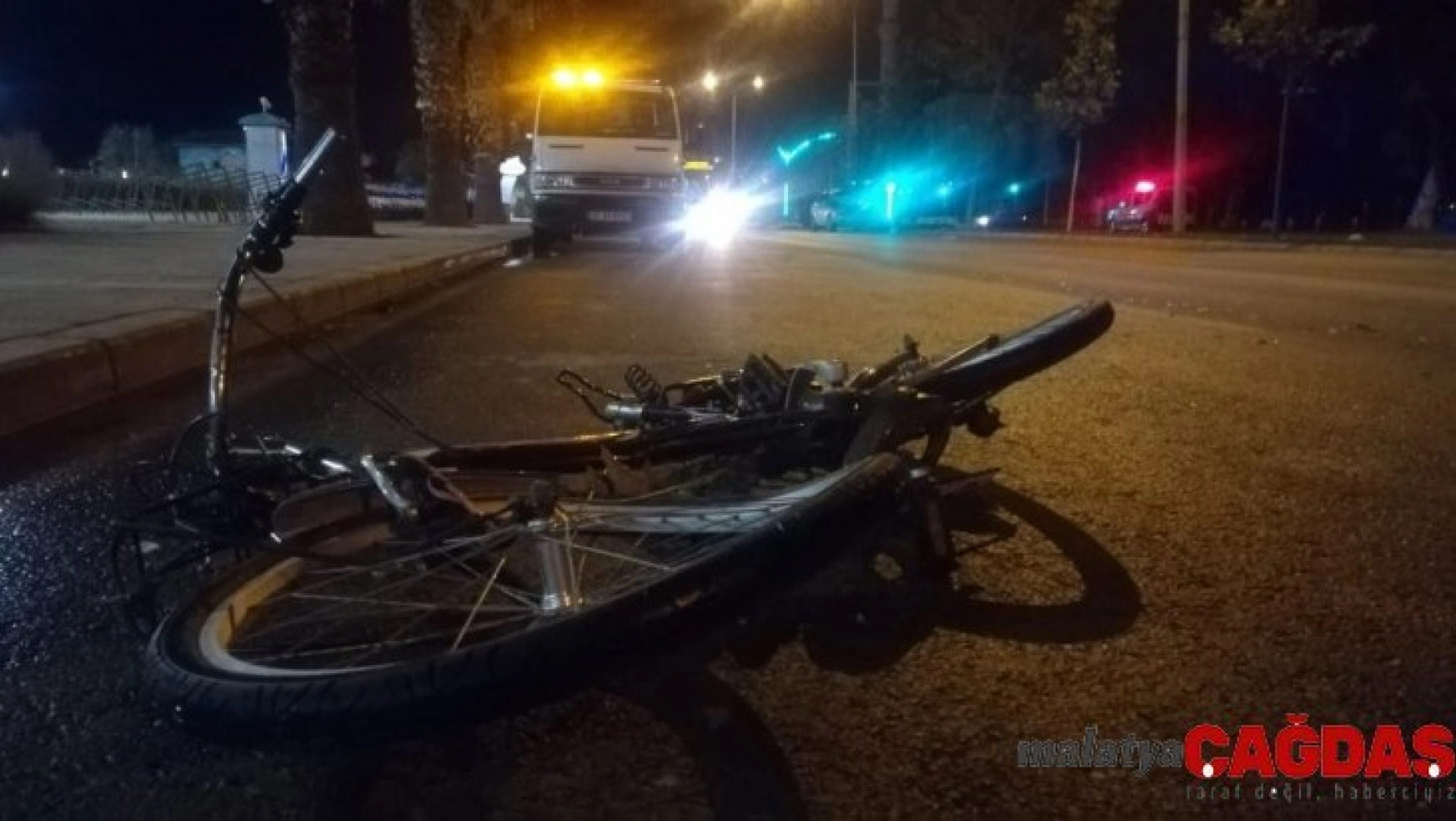 İzmir'de feci kaza: Bisiklet sürücüsü metrelerce sürüklendi