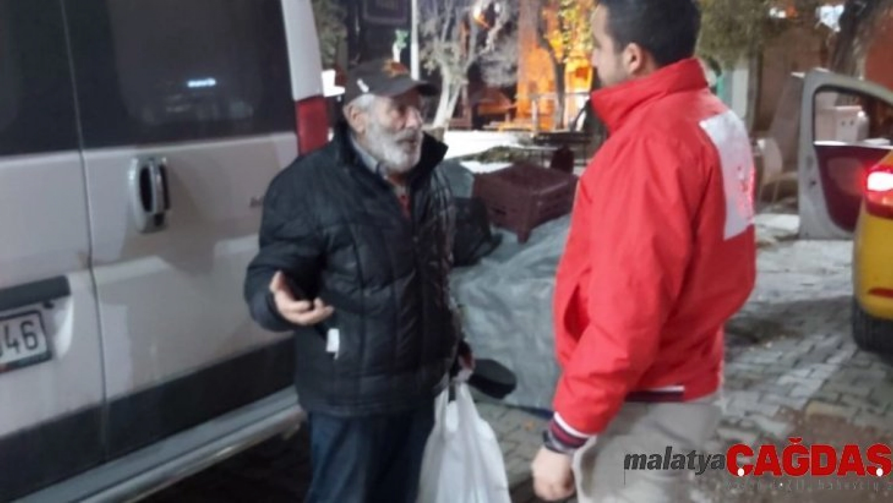 İzmir'de hastane acil servisinde kalan evsizler barınma merkezlerine yerleştirildi