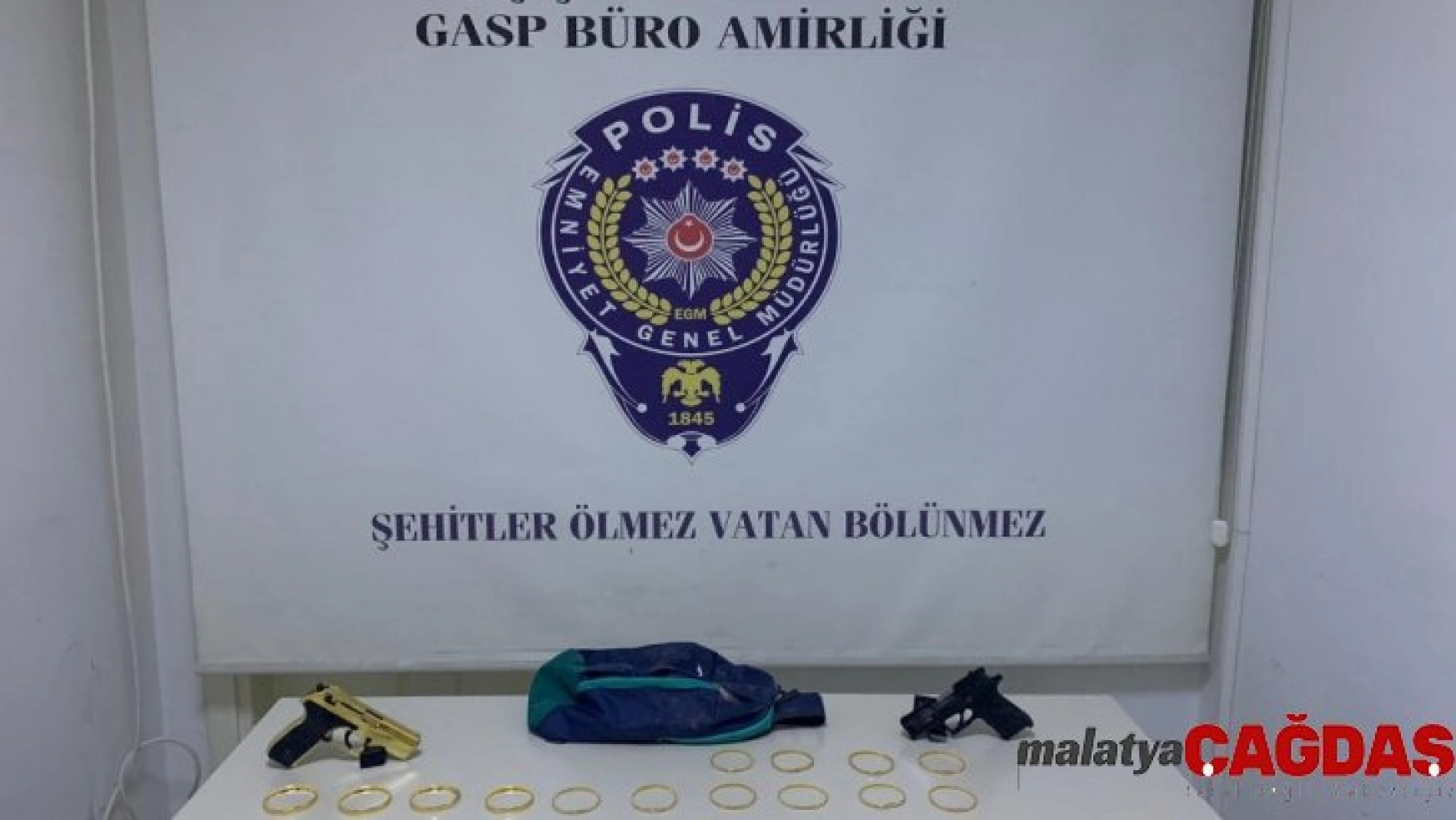 İzmir'de kuyumcuyu soyup iki kişiyi yaralamışlardı, yakalandılar