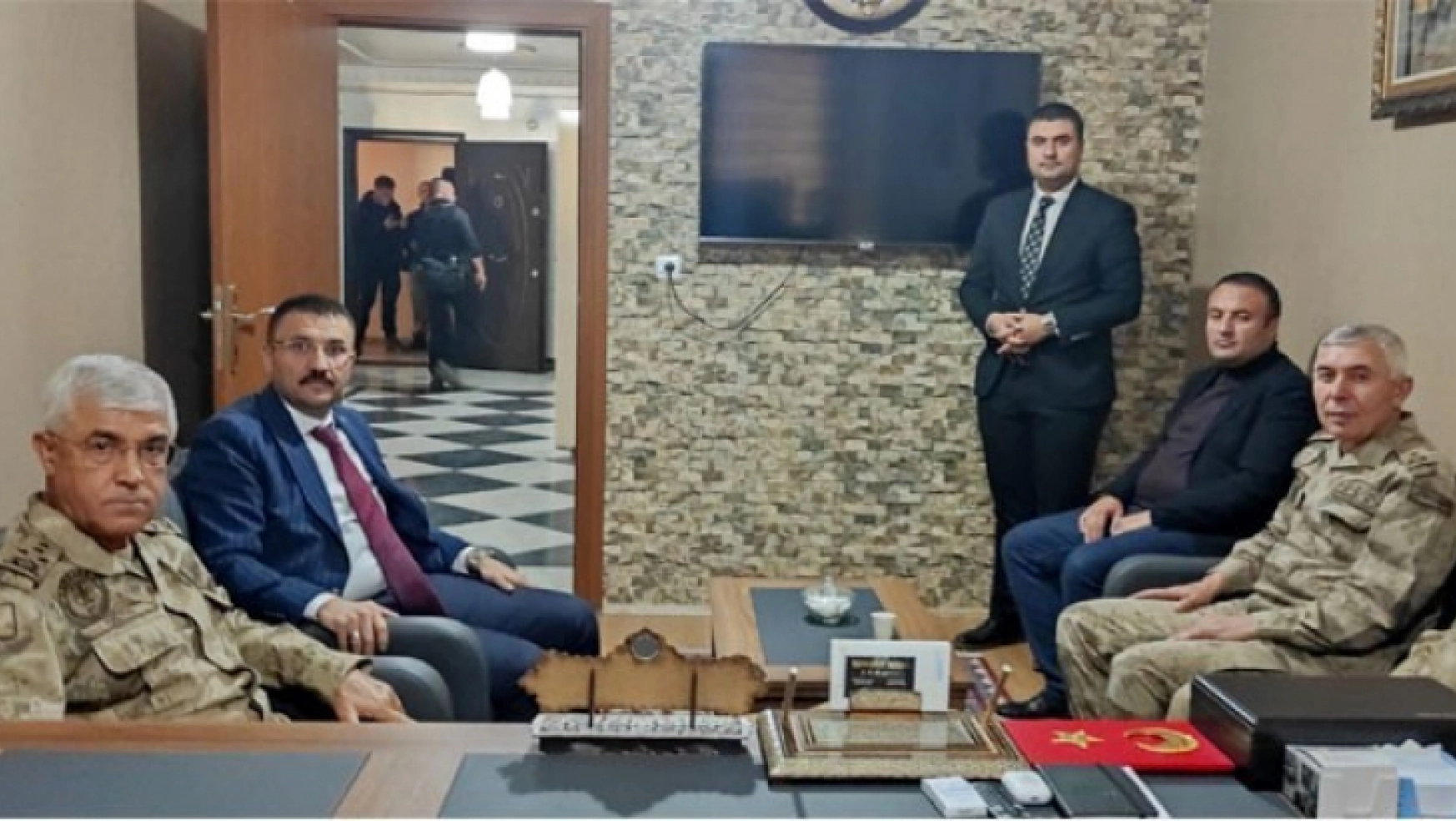 Jandarma Genel Komutanı Çetin, Van'da kanaat önderiyle buluştu