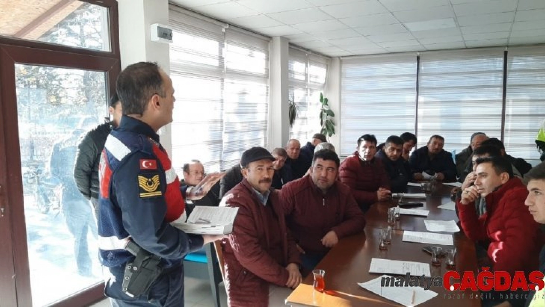 Jandarma ve polisten yolcu ve öğrenci servis sürücülerine eğitim semineri