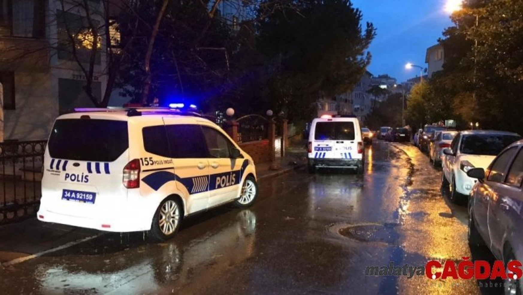Kadıköy'de hırsızlık şüphelileri polise ateş açtı: 1 polis yaralı