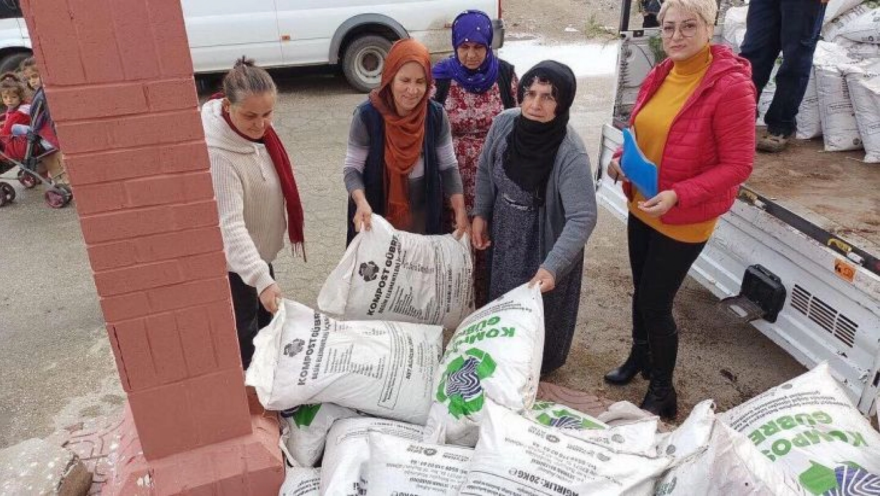 Kadın çiftçilere kompost desteği