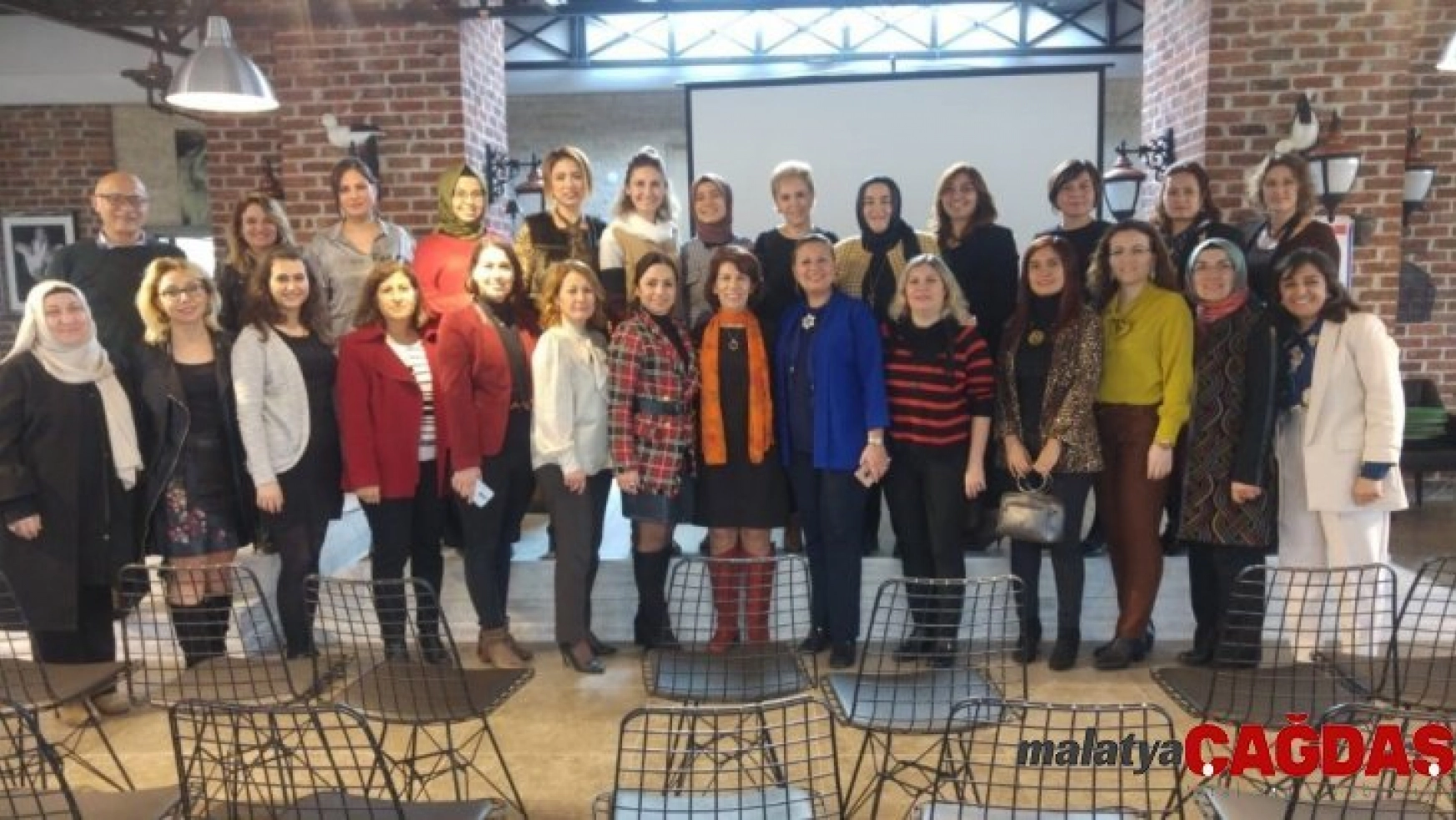 Kadın yöneticiler 'Cam Tavanı Kırıyor Projesi' ekibi mentorlarla buluştu