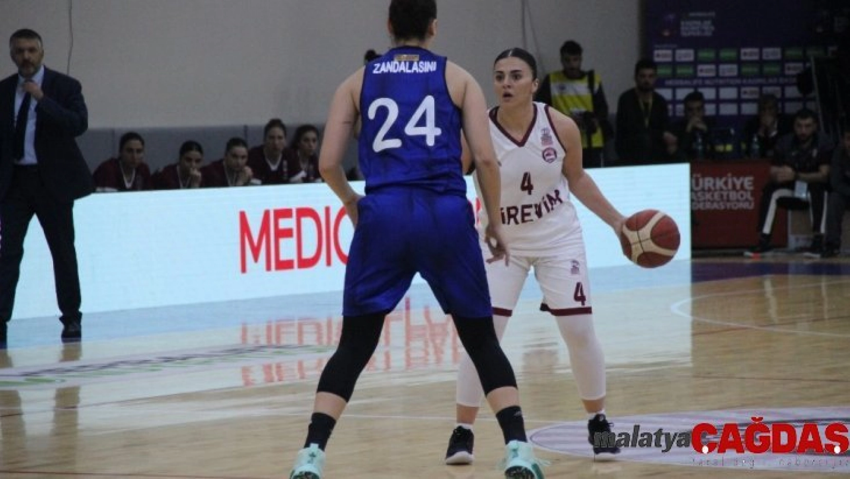 Kadınlar Basketbol Süper Ligi: Elazığ İl Özel İdare: 87 - Fenerbahçe: 84