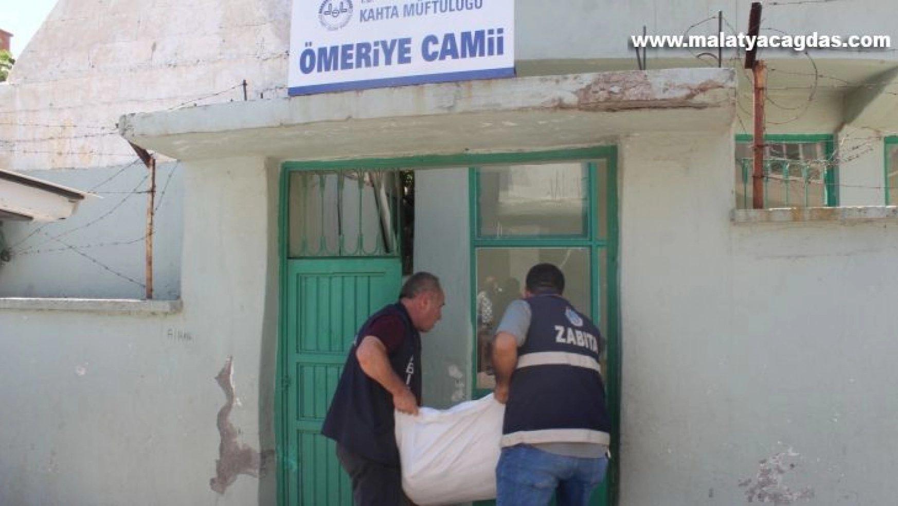 Kahta Belediyesi camilere kurbanlık atık poşeti dağıttı