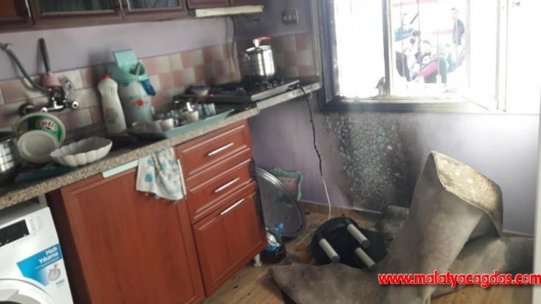 Kahta'da evin mutfağında yangın çıktı