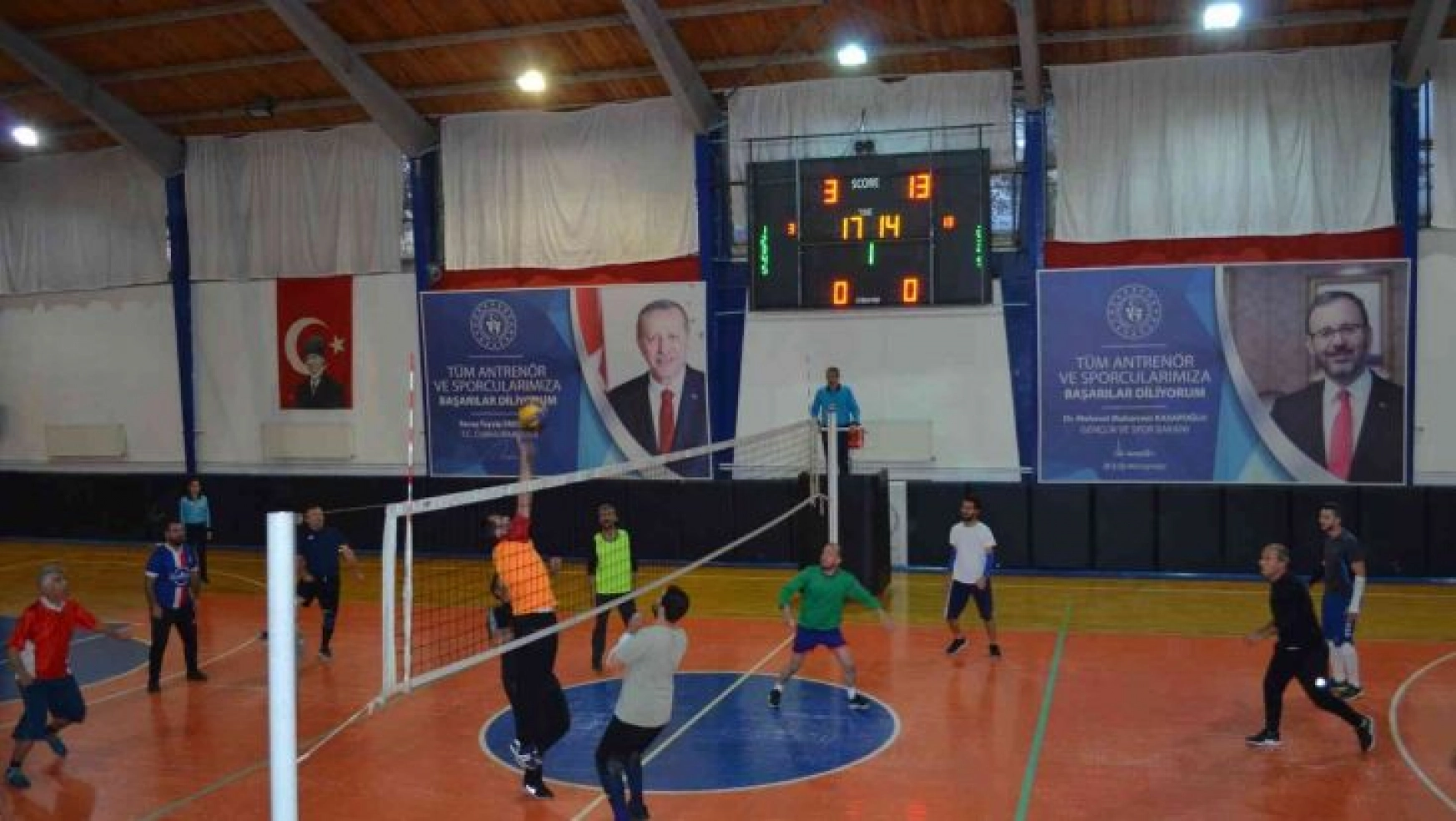 Kahta'da Öğretmenler Günü anısına voleybol turnuvası