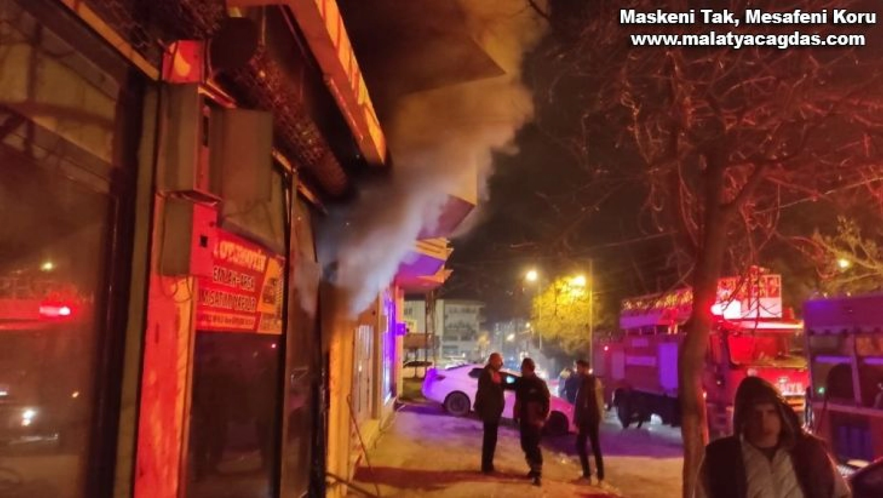 Kahta'daki iş yeri yangını paniğe sebep oldu