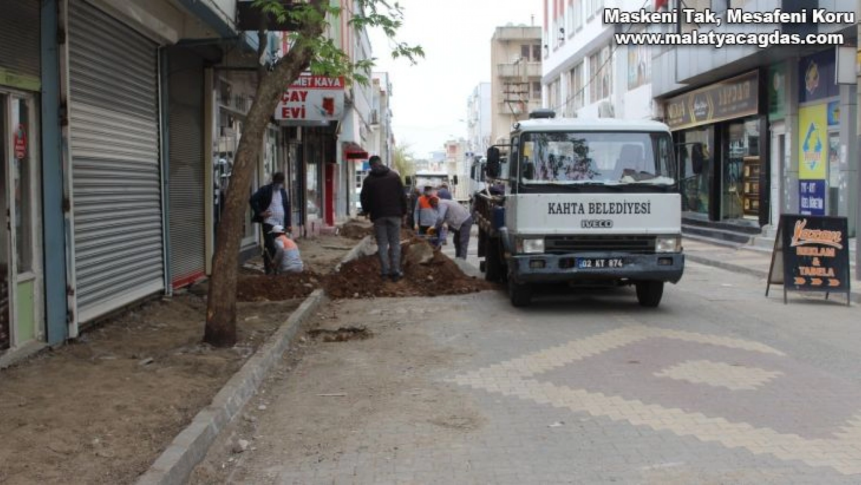Kahta'daki işlek cadde ve sokaklar sil baştan yenileniyor