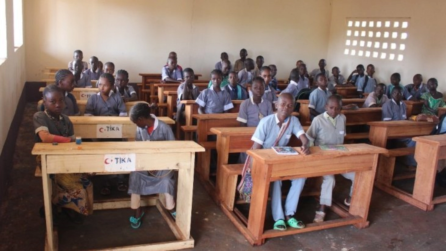 Kamerun'da eğitime destek