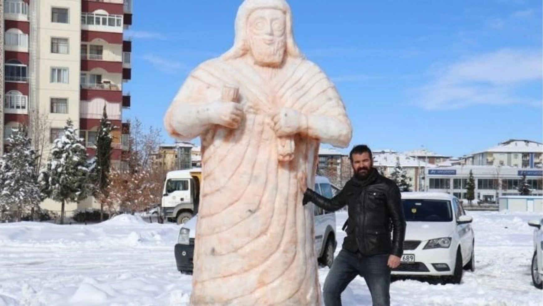 Kardan dev Tarhunza heykeli yoğun ilgi görüyor