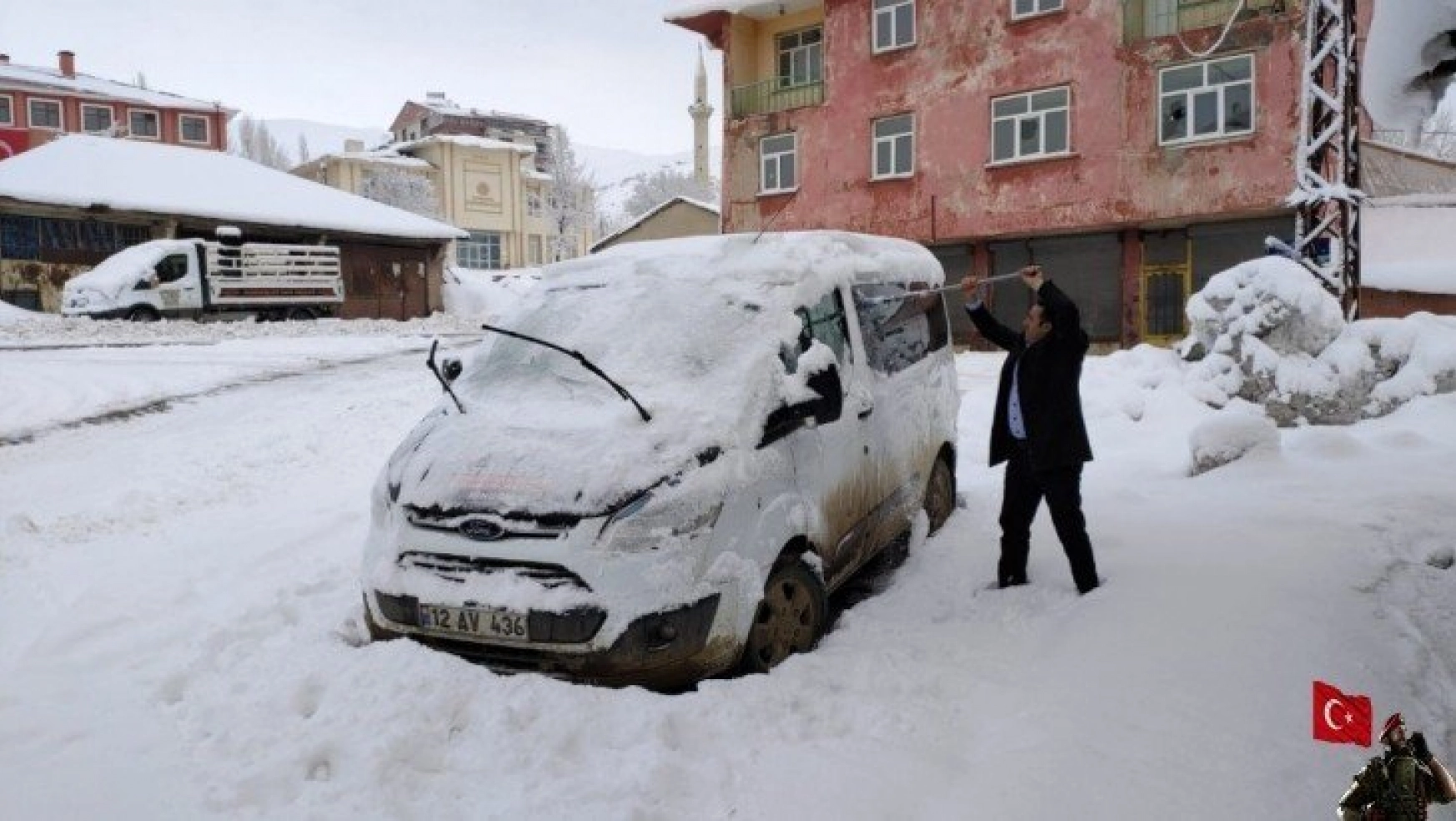 Karlıova Mart ayına da karla uyandı
