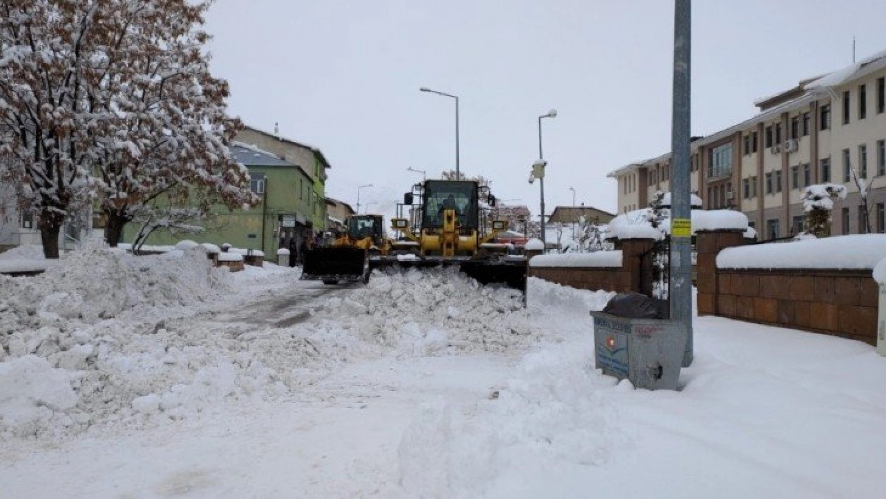 Karlıova'da karla mücadele