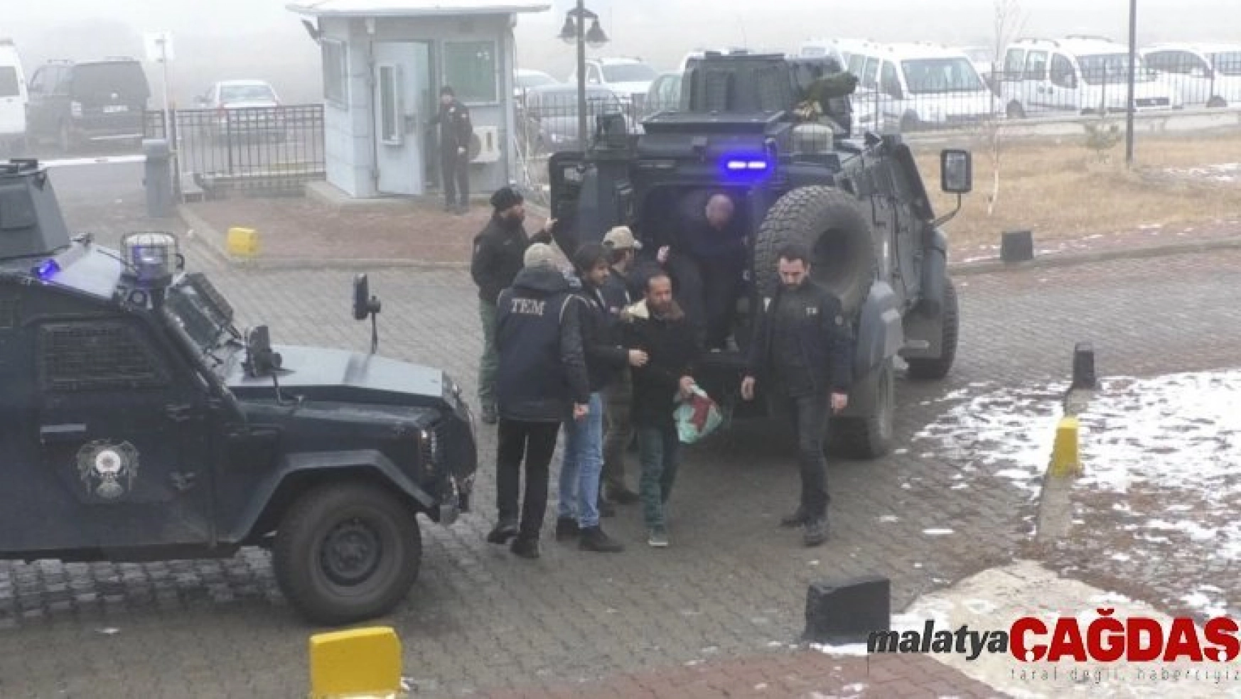 Kars'ta PKK/KCK'dan gözaltına alınan 9 kişi adliyeye getirildi