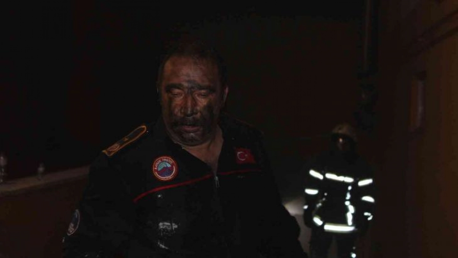 Kayseri'de 14 katlı binada yangın: 30 kişi tahliye edildi, 16 kişi hastanelik oldu