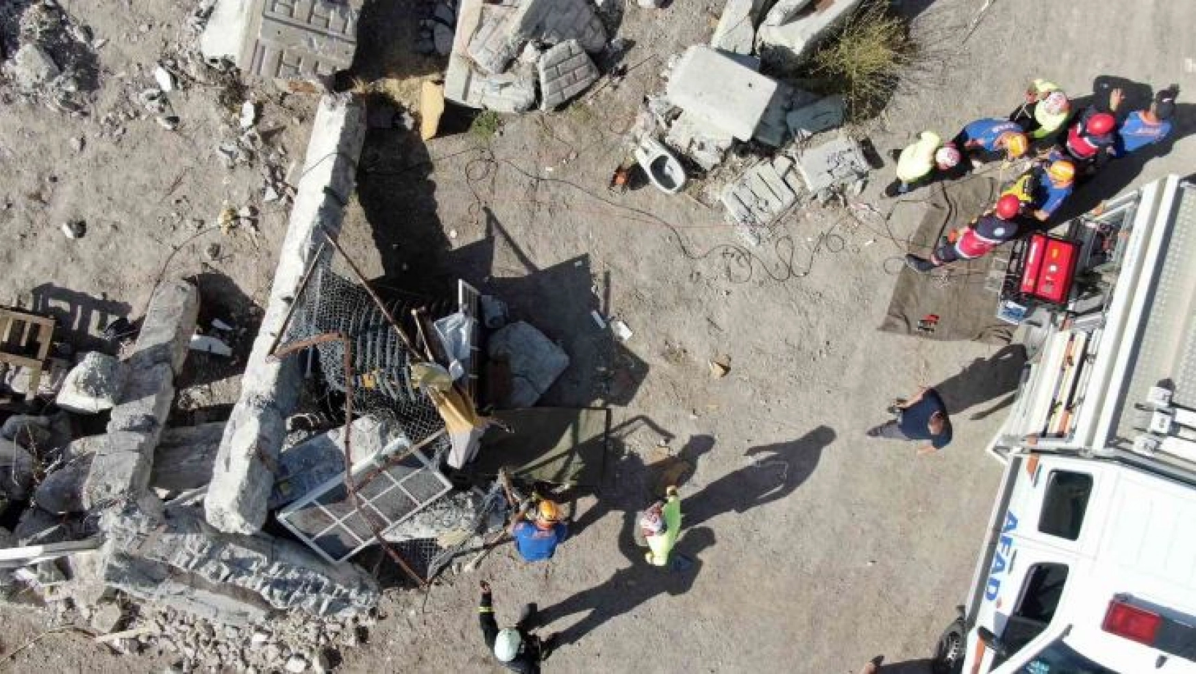 Kayseri'de deprem ve yangın tatbikatı gerçeğini aratmadı
