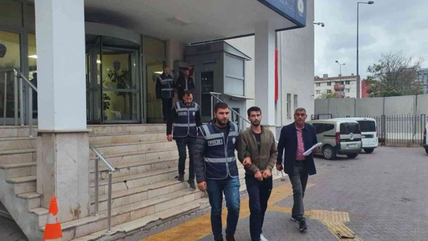 Kayseri polisi aranan şahıslara göz açtırmıyor: 15 gözaltı