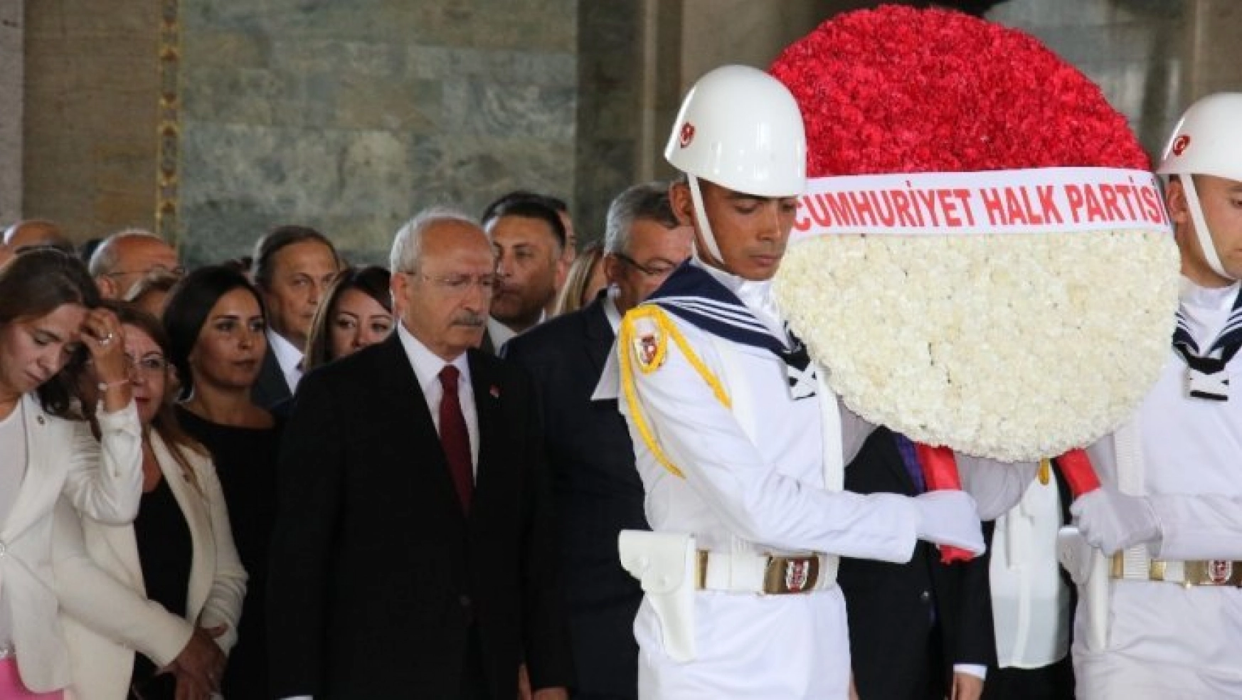Kılıçdaroğlu başkanlığındaki CHP heyeti Anıtkabir'i ziyaret etti
