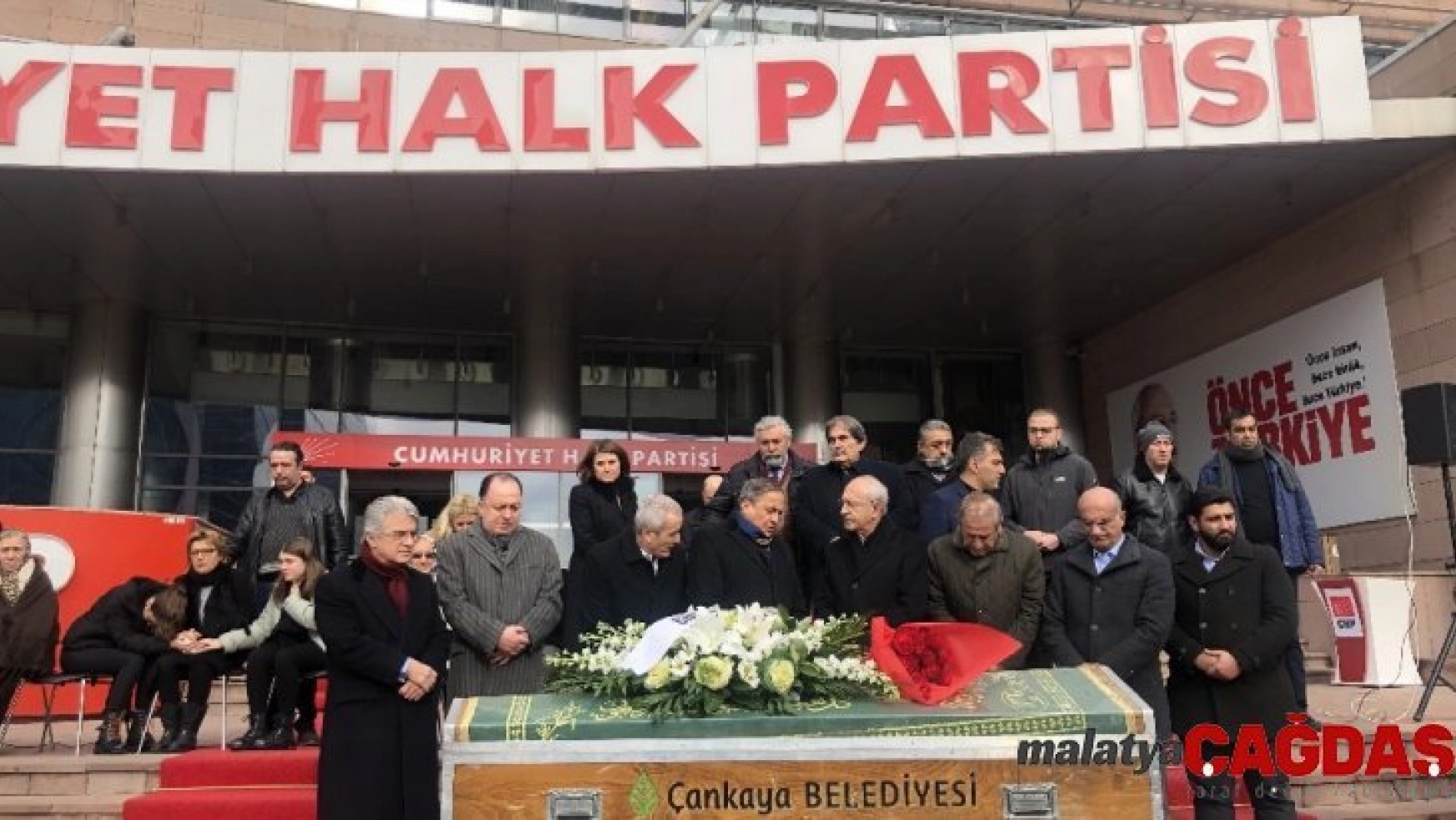 Kılıçdaroğlu CHP'li danışman Coşkun için düzenlenen törene katıldı