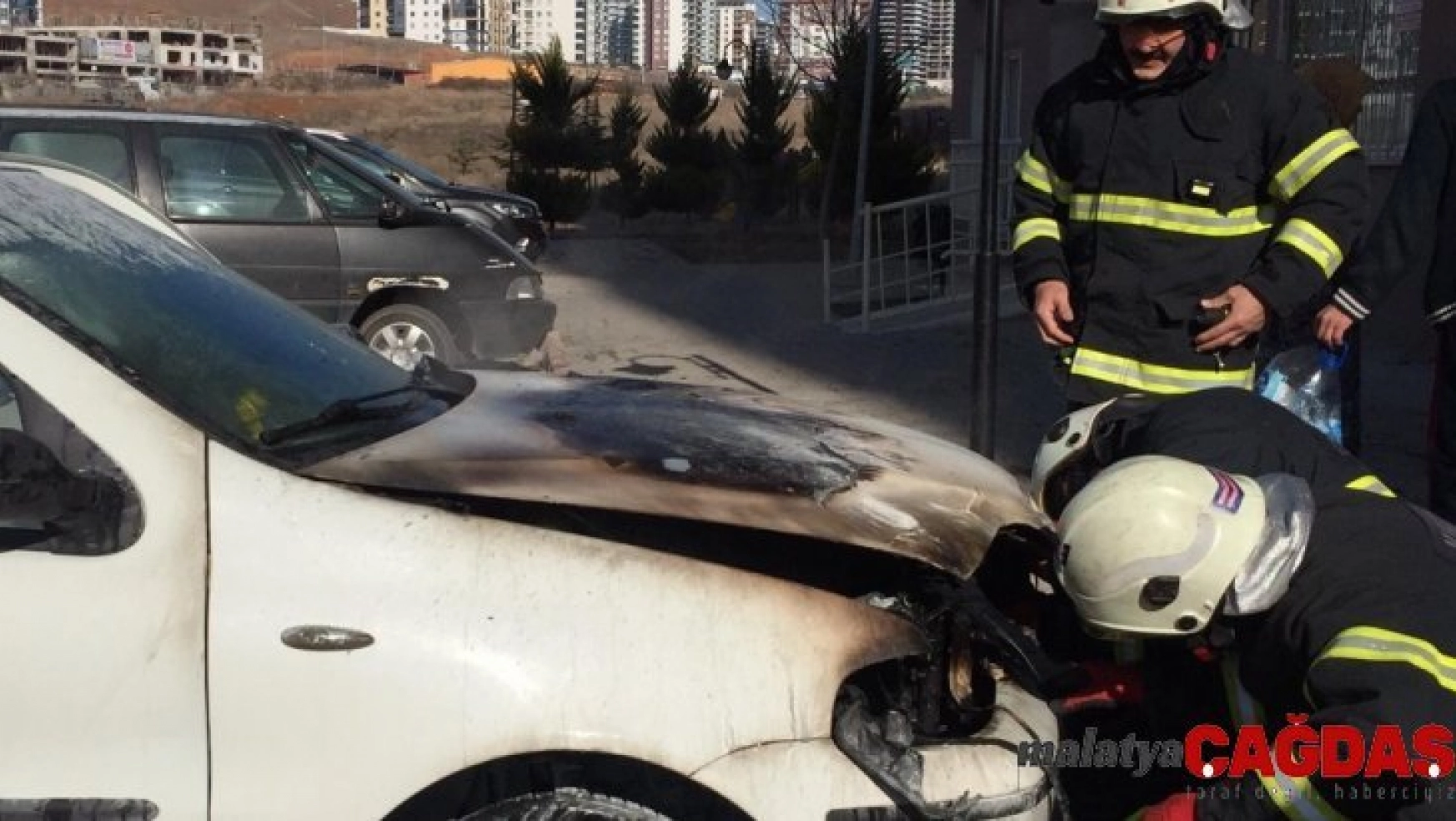 Kırıkkale'de park halindeki otomobil yandı