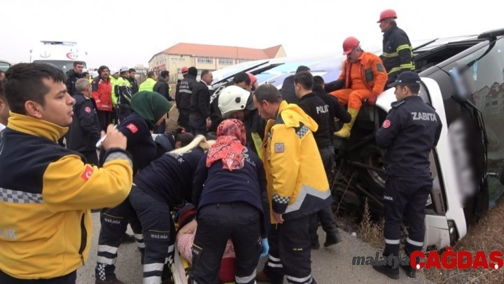 Kırıkkale'de yolcu otobüs şarampole devrildi: 7 yaralı