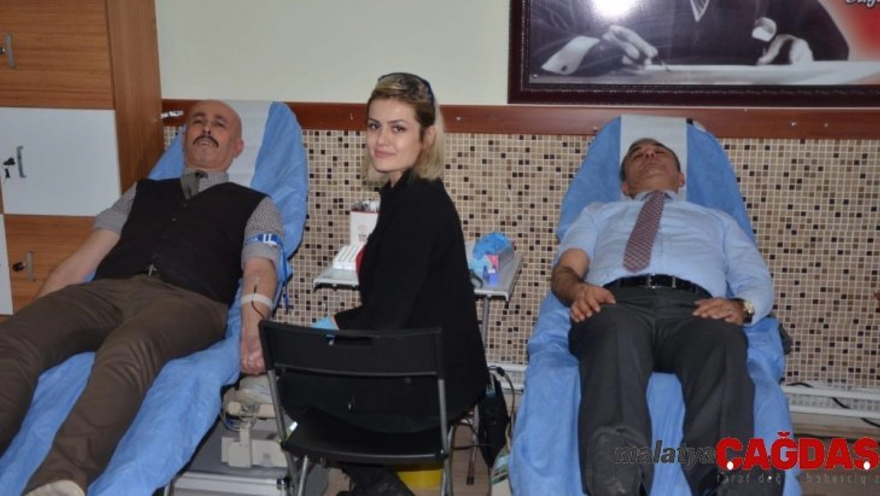 Koçarlı Belediye Başkanı Nedim Kaplan'dan kan bağışı kampanyasına destek