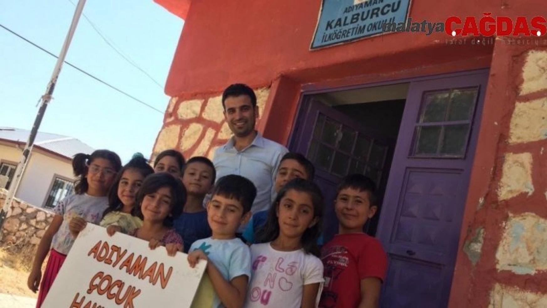 Köy okulu öğrencilerine kırtasiye yardımı