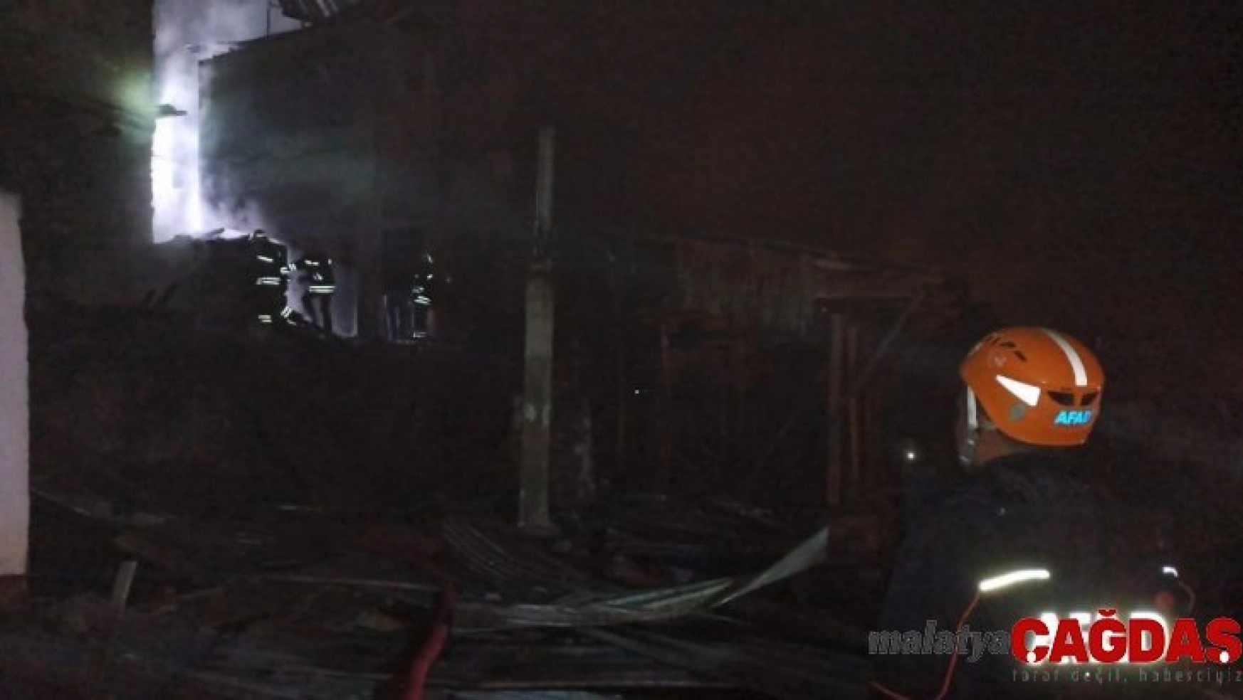 Köyde korkutan yangın: 5 ev yandı