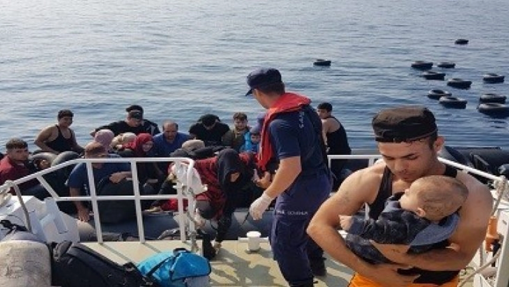 Kuşadası Körfezi'nde 30'u çocuk 85 düzensiz göçmen yakalandı
