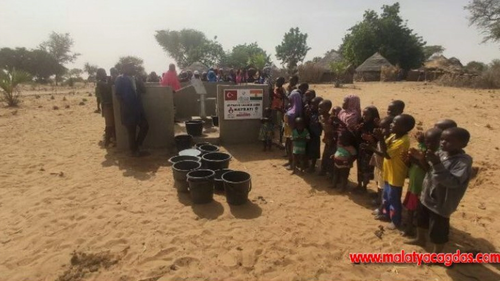 Lise öğrenci ve öğretmenlerinden  Nijer'de su kuyusu