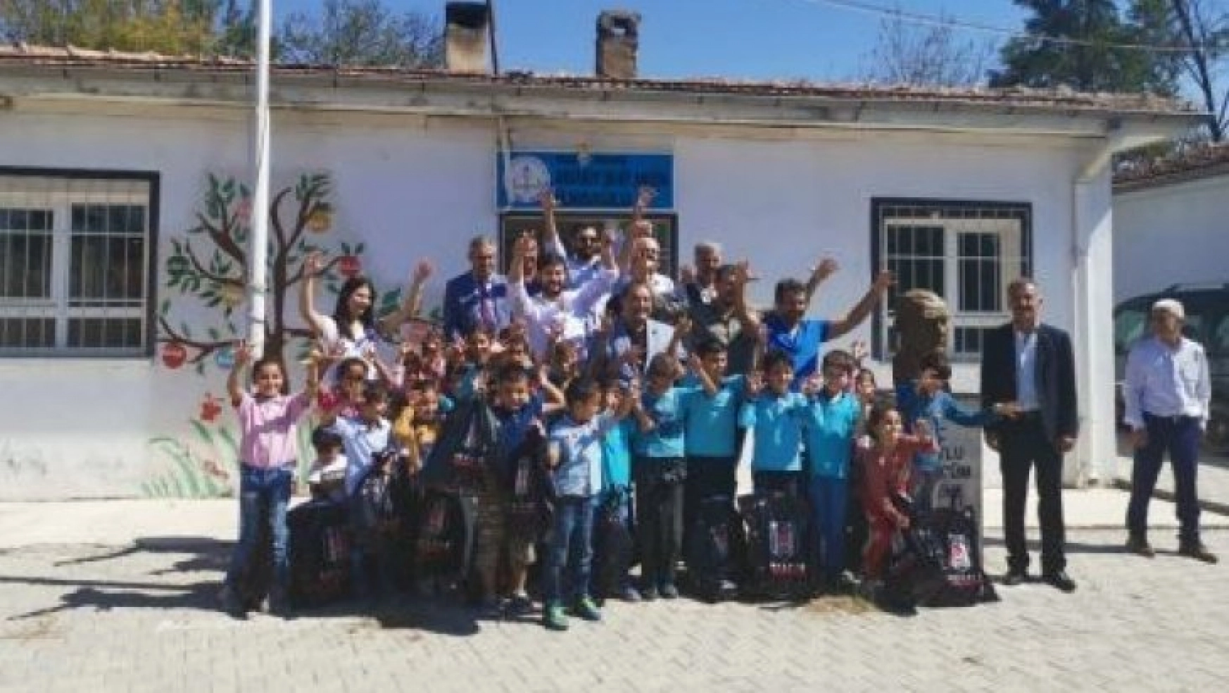 Beşiktaşlılar Derneği'nden öğrencilere destek