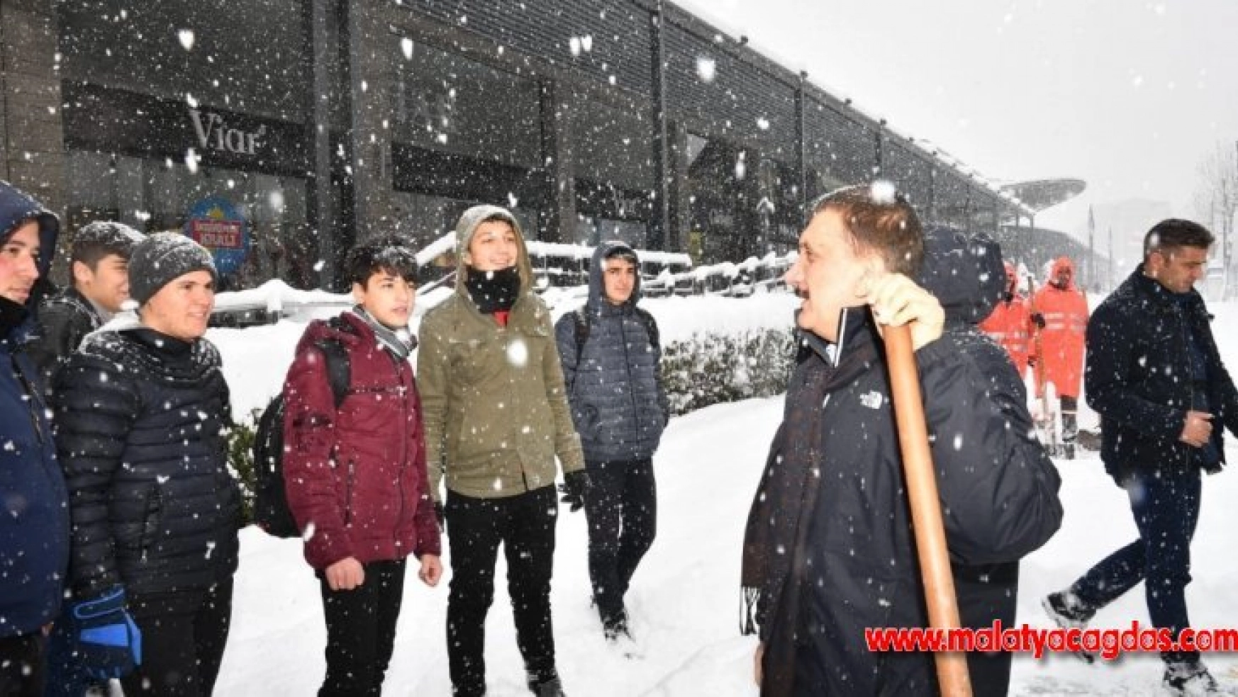 Malatya'da 506 mahalle yolu kar nedeniyle ulaşıma kapandı