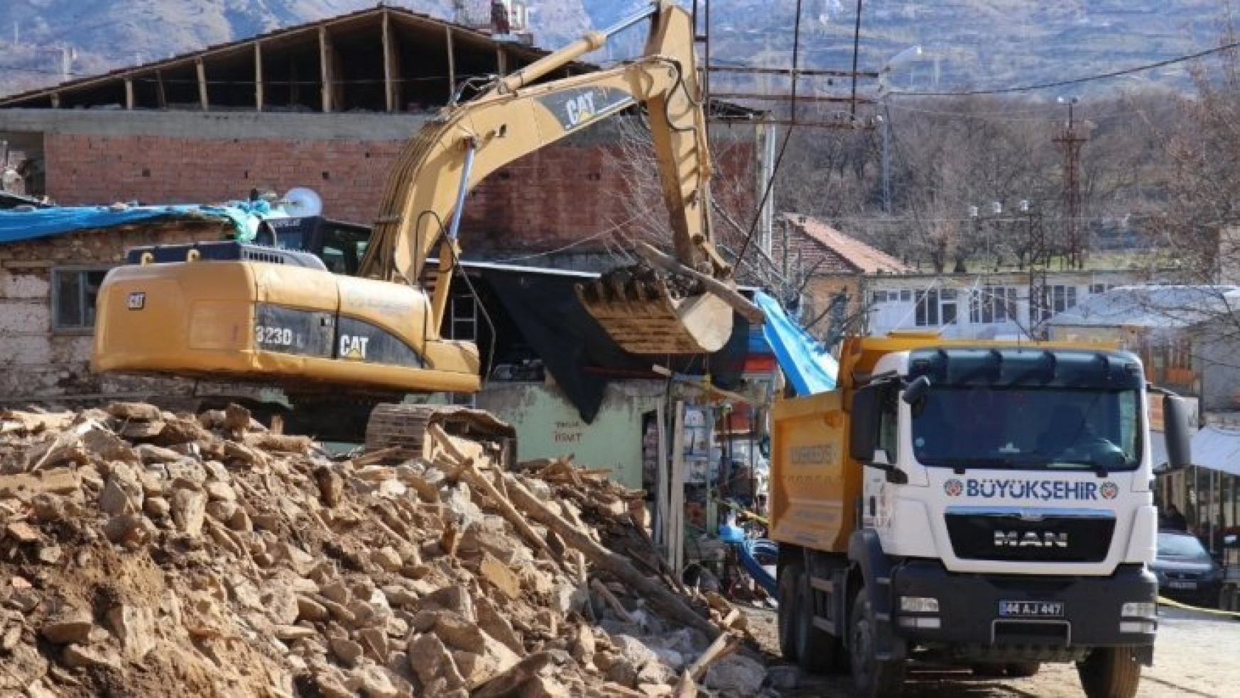 Malatya'da acil yıkılacak 20 bina bulunuyor