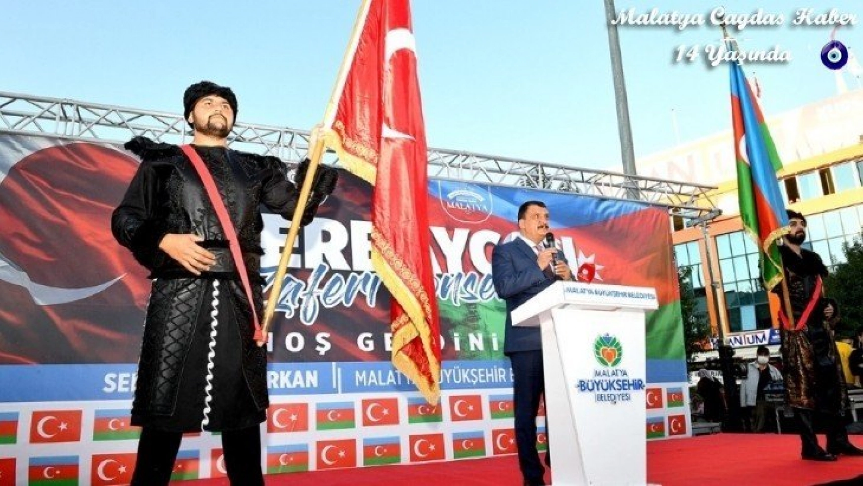 Azerbaycan için zafer konseri düzenledi