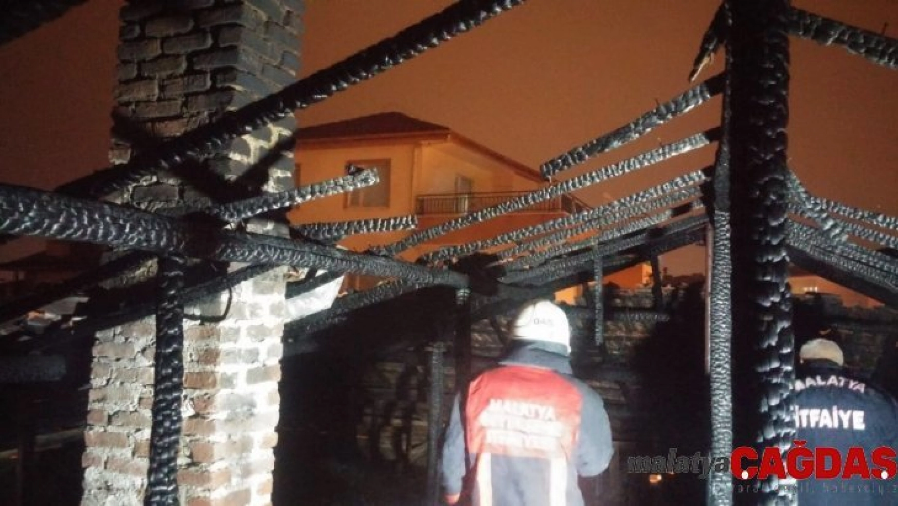 Malatya'da çatı yangını