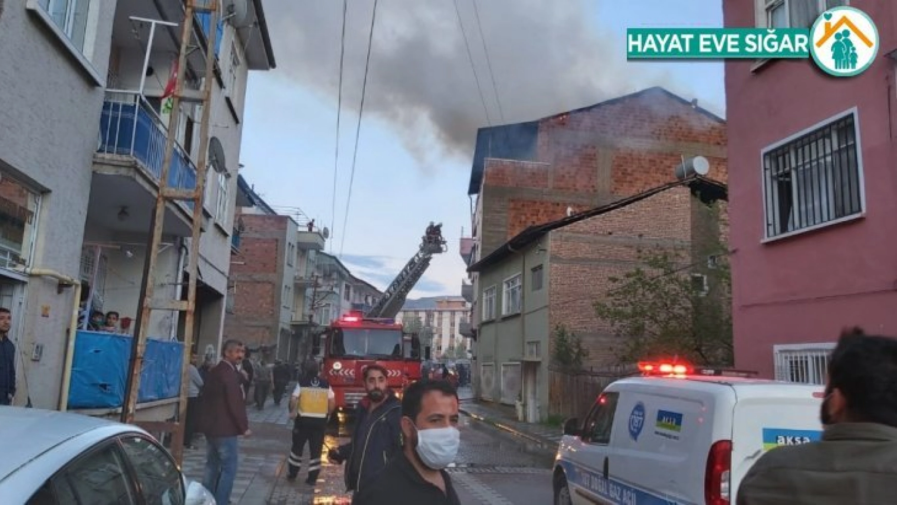 Malatya'da ev yangını: 1 kişi dumandan etkilendi