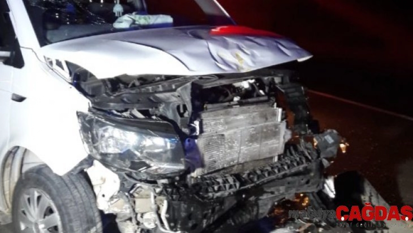 Malatya'da iki otomobil kafa kafaya çarpıştı: 7 yaralı