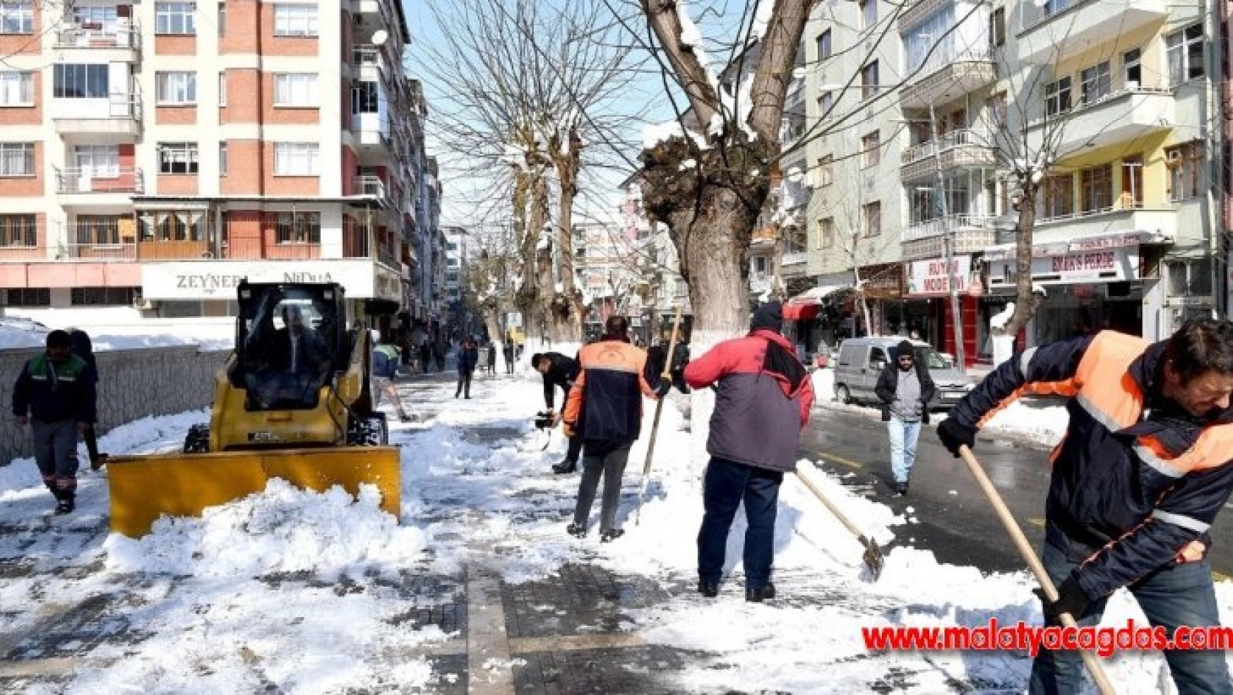 Malatya'da karla mücadele çalışması