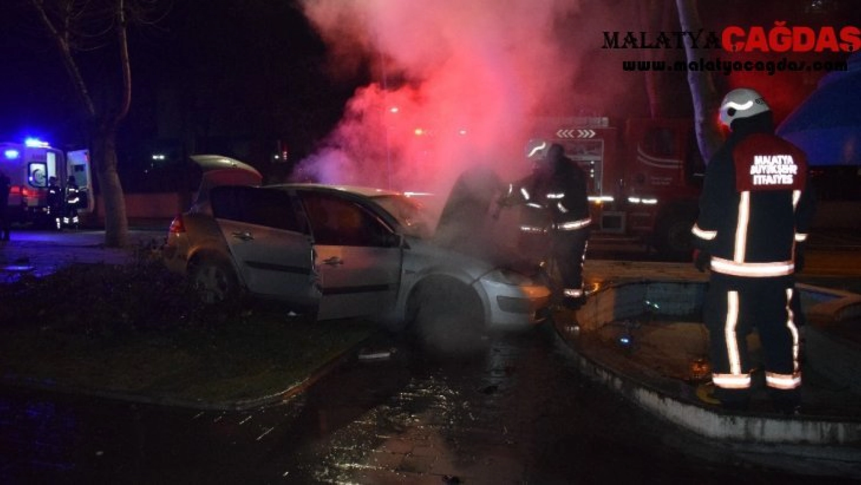 Malatya'da kaza yapan otomobil yandı: 4 yaralı